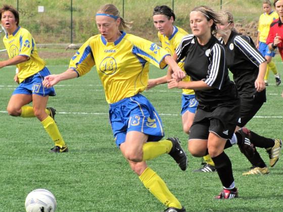 01teplicke-fotbalistky-zdolaly-hradec-kralove-2-0_560x420.jpg