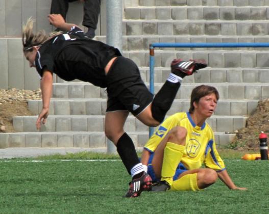 07teplicke-fotbalistky-zdolaly-hradec-kralove-2-0_560x420.jpg