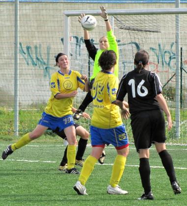 13teplicke-fotbalistky-zdolaly-hradec-kralove-2-0_560x420.jpg