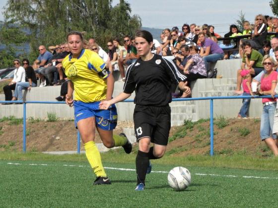 23teplicke-fotbalistky-zdolaly-hradec-kralove-2-0_560x420.jpg
